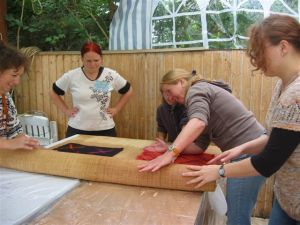 Vorsichtig zusammenrollen